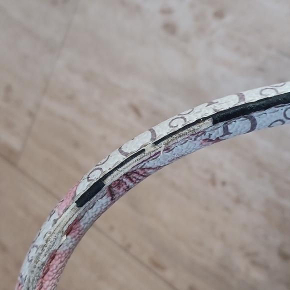 Stunning Guess Signature Floral Hand Bag - Picture 13 of 16